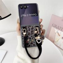 Applicable to Samsung ZFlip7 folding leopard print plush mobile phone case love wrist strap lanyard zflip6/5 protective case samsung zflip7 juoda