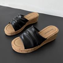 Folded one-word drag women's soft-bottomed muffin bottom slope heel sandals summer wear versatile beach vacation height-increasing slippers 6.5 (suitable for size 37)