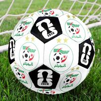 1 vnt. Alžyro futbolo 5 dydžio futbolo kamuolys Profesionalus rungtynių ir treniruočių futbolo kamuolys Sportinis kamuolys patalpoms ir laukui Klubo treniruočių kamuolys Lengvas patvarus y46 Size 5 black
