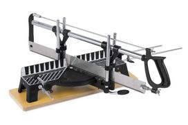 Kreator rankinis kampinis pjūklas KRT811001, 550mm, 14 TPI, 6 kampų nustatymai, 4 kreipiančiosios, spaustukai