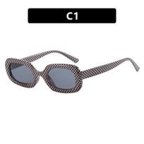 Women's sunglasses are fashionable, simple, retro, sunscreen, UV resistant, black and white checkered sunglasses