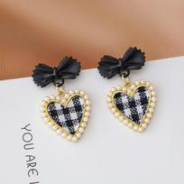 Pinkdudu Fashion 3 Color Bow Love Drop Auskarai Saldūs Mieli Perlų imitacijos Širdies Auskarai Moteriški Papuošalai PD1359 juoda