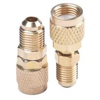 R410a adapteris 5/16 SAE F greitos jungtys į 1/4 SAE M sriegiuotas 5/16 SAE M į 1/4 SAE