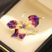 Elegantiškos emalio orchidėjų gėlių sagės Gražūs moteriški drabužiai Krepšio augalų sagės Smeigtukai Aksesuarai Dovanos beige