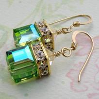 Zhongyi Hot-Selling Green Peridot Cube Crystal Earrings žalia