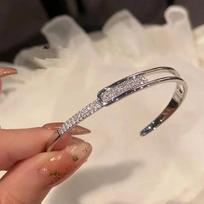Atviras metalinis apyrankė su deimantais, elegantiškas ir universalus papuošalas One Size sidabras