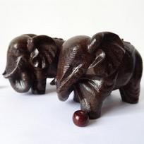Prabangi dramblio figūrėlė Mediniai papuošalai Amatai Retro namų Feng Shui Darbalaukio dekoracija Natūrali raižyta dramblio statula 1PC