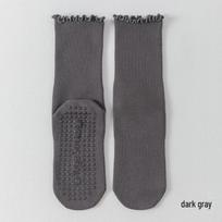 Hot Ruffled Non-Slip Pilates Mid-Calf Socks One Size tamsiai pilka spalva