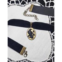 Gotikinis varnos svečių styginių aksominis karoliai black
