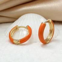 Fashionable and minimalist dopamine colored C-shaped earrings for women's daily versatile accessories oranžinė