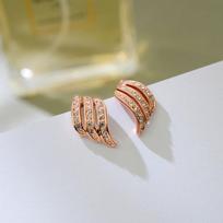 Moterų ausies klipsai be pradurtų ausų Madingi plunksnų auskarai beige