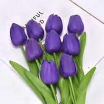 Ilgai išliekanti ir ekonomiška dirbtinių tulpių puokštė namams ar vestuvėms tamsiai violetine spalva