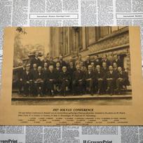 Penktosios Solvay konferencijos retro plakatas: Einšteino ir įžymybių grupinė nuotrauka Yellow Kraft Paper (No Glue) 30X42 cm