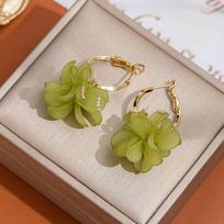 Korean Fashion Petal Ear Cuffs: Elegant, Versatile Fairy-Style Earrings žalia