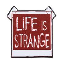 Life is Strange emalio sąsagos - Vizualinio nuotykių žaidimo sagė drabužiams, krepšiams ir aksesuarams