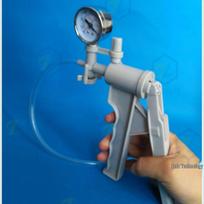 Laboratorinis vakuuminis filtravimo siurblys su manometru ir suspaudžiamu pistoletu Manual Vacuum Pump