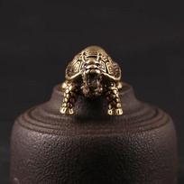 Drakono vėžlys liejantis gyvūno figūrėlę abstrakčiojo stiliaus metalinė retro skulptūra 41*22MM