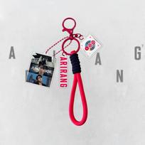 BTS ARIRANG Tematikos Raktų pakabukas, Bangtan Boys Nuotraukos Pakabukas su Raudonu Pintiniu Virvele, Kpop ARMY Gerbėjų Krepšio Aksesuaras, Kpop Idolo Krepšio Pakabukas ARMY Gerbėjams JUNGKOOK