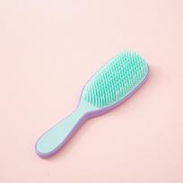 Portable Handheld Hair Brush with Soft Flexible Bristles Lightweight Design for Detangling and Styling Suitable for All Hair Types One size žalia