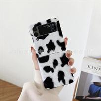 Applicable to Samsung ZFlip4 folding mobile phone case plush cow pattern zflip5 bracelet fluff case protective case P50 Samsung z flip4 5g