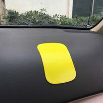 Automobilio prietaisų skydelio lipnus kilimėlis Silicio gelis lipnus kilimėlis, neslystantis ir neslystantis kilimėlis, skirtas telefono automobilių priedams geltona