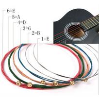 Naujas rinkinys 6 vnt vaivorykštės spalvotos stygos akustinės gitaros priedui N/A
