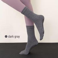 Professional Non-Slip Five-Finger Yoga Socks for Pilates, Aerobics, Indoor Sports, and Fitness - Sweat-Absorbent, Breathable, Mid-Calf Floor Socks. One Size tamsiai pilka spalva
