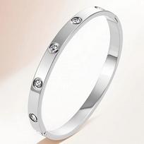 Women's Stainless Steel Horseshoe Bracelet: Luxurious, Fashionable, Simple, Versatile, Non-Fading. beige