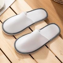 Vienkartinės unisex šlepetės baltos spalvos, vieno dydžio, neslystančios, viešbučio šlepetės, patogios namų šlepetės vidaus dėvėjimui One Size