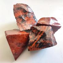 Natūralūs raudoni obsidiano krištoliniai brangakmeniai, neapdorotų uolienų mineraliniai pavyzdžiai, gydomieji akmenys, skirti žuvų bakui 100g raudona
