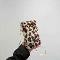 Yogodlns Madingos moteriškos mini peties rankinės su karvės raštu, moteriškos žiemos pliušinės rankinės po pažastimi, leopardų ir zebrų rašto pūstos rankinės, mažos piniginės 12.5x3.5x22cm smėlis