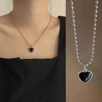 Juodas Love Heart pakabukas karoliai moterims temperamento grandinės papuošalai 1pc
