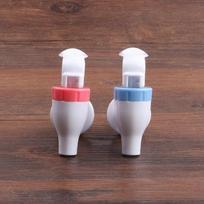 1 vnt. Universali plastikinė vandens dozatoriaus čiaupo pakeitimas. Buitinė būtinybė. Geriamųjų fontanų dalys. Red