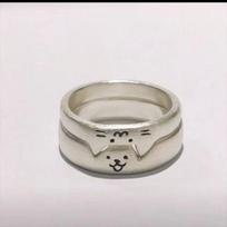 Žiedo formos katės ir šuns poros žiedus galima sudėti kartu, kad susidarytų žavingi pirštų žiedai, ir jie yra paprasti bei universalūs. Kitten + Puppy