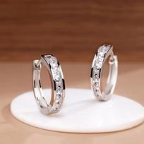 Fashionable Sparkling Diamond-Inlaid Ear Cuff For Men And Women, Lightweight Luxury Earrings With Versatile Stylish Design, Perfect As Holiday Gifts One Size