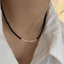 Rankų darbo geometrinis karoliukų vėrinys-chokeris su juodo obsidiano akmeniu, trumpa grandinėlė, apykaklė, moteriški papuošalai, dovana jai, vasaros minimalistinis stilius