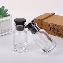 1 vnt. 30 ml kvepalų buteliukas su purškikliu, aukščiausios klasės stiklinis, nešiojamas, kelionėms, aukščiausios klasės kvepalų buteliukas, tušti indai, purškiklis, laikiklis 30Ml