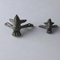 4 vnt. antikvarinių kampų apsaugos bronzinių papuošalų krūtinės dėžutė medinis dėklas dekoratyvinės pėdelės kojos metalinis kampų apsaugos furnitūros laikiklis