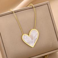 Do Not Fade White Black Shell Heart Stainless Steel Pendant Necklace For Women beige