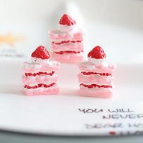 Strawberry Cake Napoleon Sandwich Keychain with DIY Cream Resin Size: 2.0cm x 2.5cm