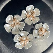 4 vnt. marškinių dekoratyvinis sagos dangtelis, madingi sagų aksesuarai, siųsti moterišką elegantišką gėlių dekoraciją suknelėms 5 petals 4 pieces