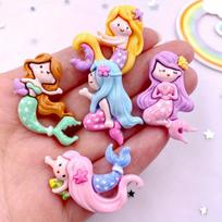 10 vnt. mišrios dažytos dervos Kawaii spalvingos undinėlės princesės mergaitės plokščiadėžės akmeninės figūrėlės Iškarpų knygelė „pasidaryk pats“ lanko dekoro priedai Amatai