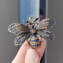 Exquisite Insect Series Brooch, New Fashion Bee Retro Diamond-encrusted Pin, Moth Butterfly Corsage Clothes Accessories black