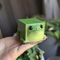 Negražaus mielumo varlės dervos statulėlė Namų stalo dekoras Kūrybinga mini figūrėlė Keistas amato meno kūrinys 5.8*4cm žalia