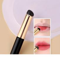 Nešiojamas silikoninis lūpų šepetėlis su dangteliu, matinis „Highlight“ lūpų dažų šepetėlis, skirtas želė lūpų dažams Rose Golden