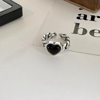 Chic Retro Black Onyx Heart-shaped Ring For Women Unique Adjustable Finger Jewelry