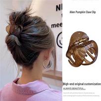Zhao Lusi-Inspired High-End Heart Claw Shark Clip for Elegant Updos