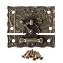 55 mm x 47 mm senovinio stiliaus skląstis medinė dėžutė, antklodė krūtinės spyna bronzos tono senovinė