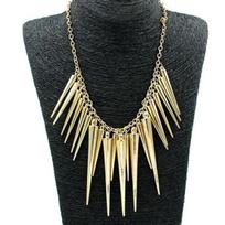Moteriški daugiasluoksniai smaigalys kniedės kutai Chain Bib Statement Necklace Punk auksinė