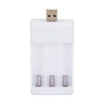 Akumuliatoriaus įkroviklis Saugus greitas įkrovimas su LED indikatoriumi 3 lizdai USB AA/AAA Įkraunamas akumuliatoriaus įkrovimo adapteris radijui balta